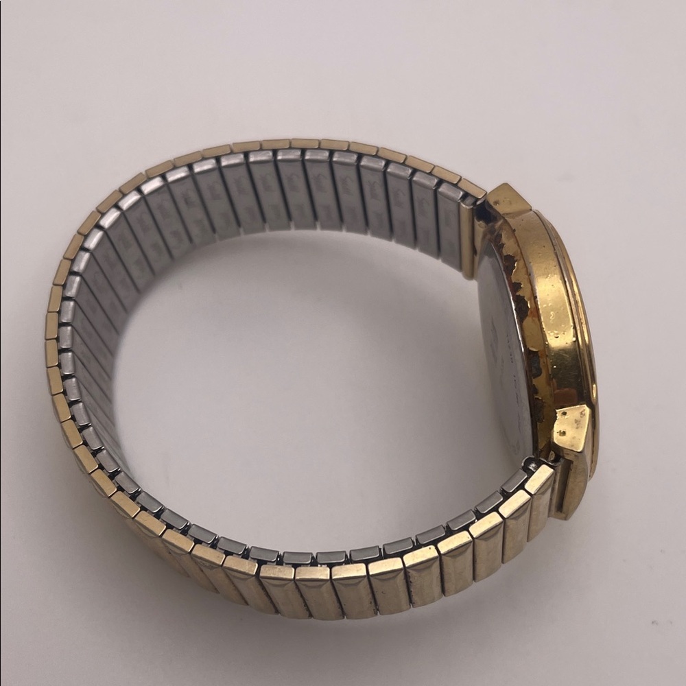 Bill Blass Gold Quartz Watch with White Dial - Picture 2 of 7